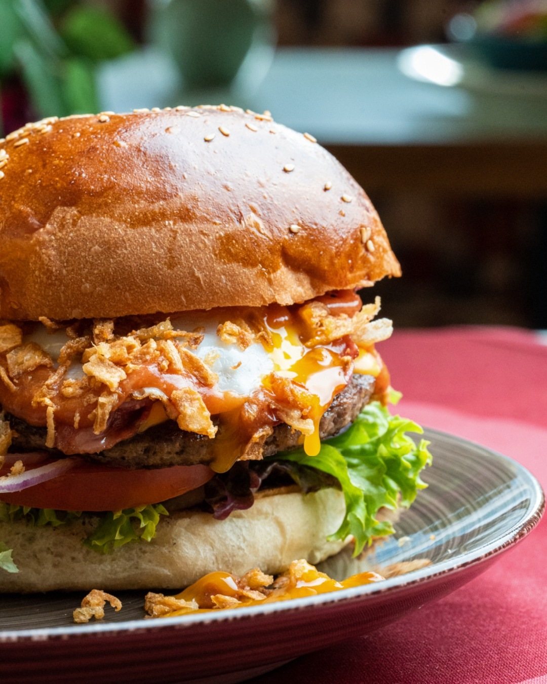 Burger mit Spiegelei und Speck – Wip’s Soulfood Wien 1230